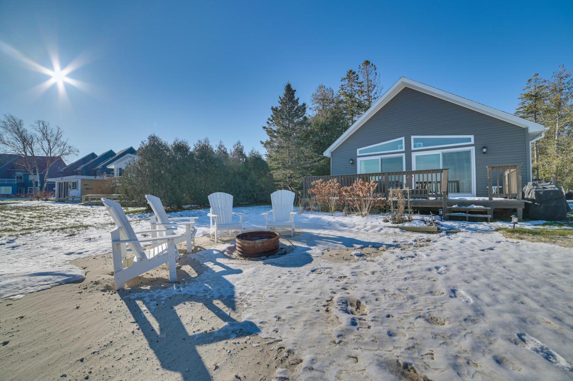 St Ignace Cottage With Deck And Beach On Lake Huron! Evergreen Shores Buitenkant foto