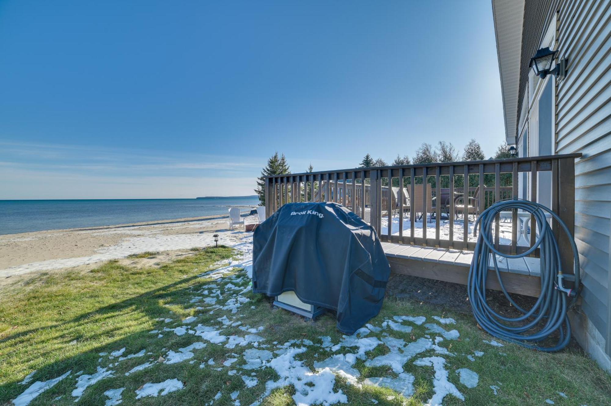 St Ignace Cottage With Deck And Beach On Lake Huron! Evergreen Shores Buitenkant foto