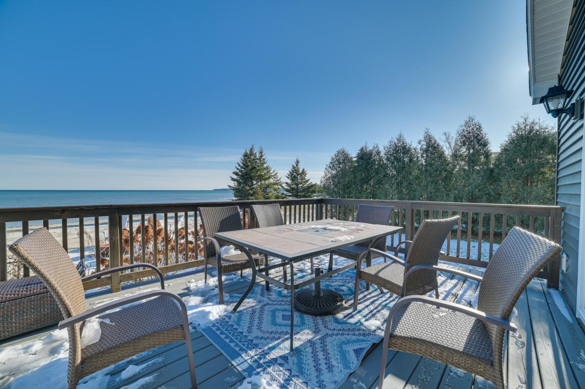 St Ignace Cottage With Deck And Beach On Lake Huron! Evergreen Shores Buitenkant foto