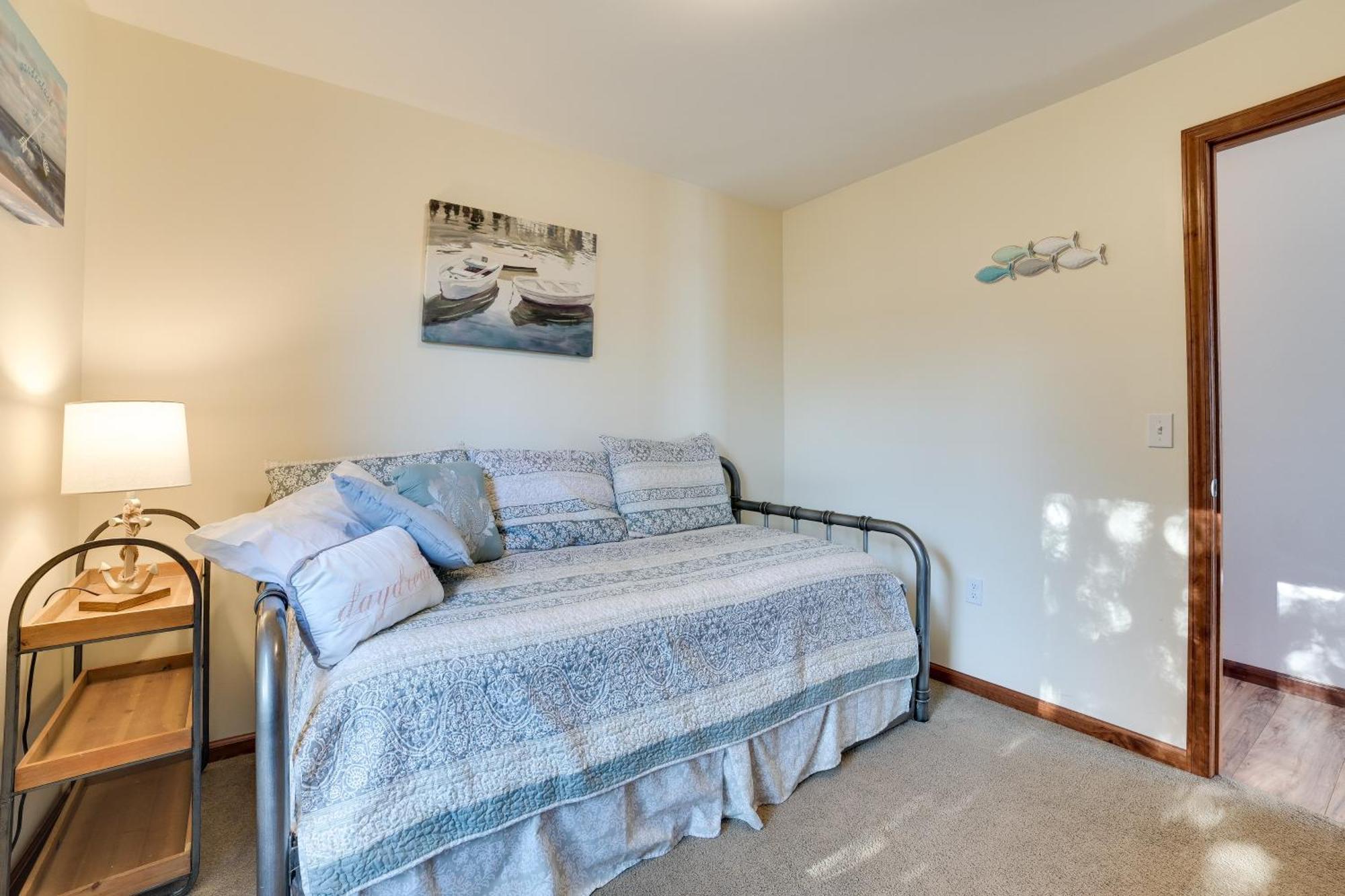St Ignace Cottage With Deck And Beach On Lake Huron! Evergreen Shores Buitenkant foto